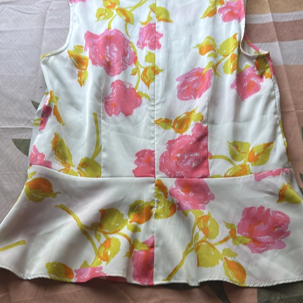 ✨Ann Taylor Floral White Pink Yellow Sleeveless Peplum Top - Picture 7 of 7